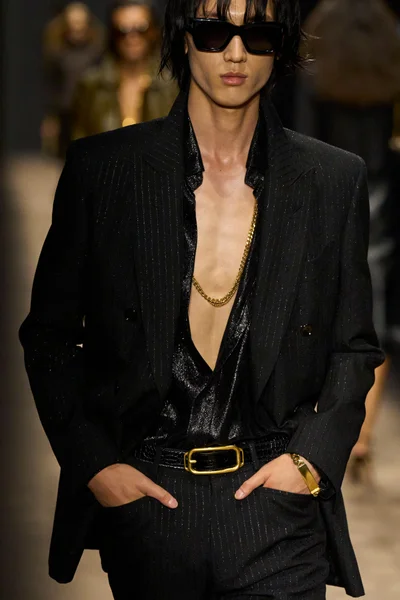 Look 24